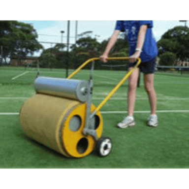 Super Sopper Minnow Front Angled in yellow on green tennis court
